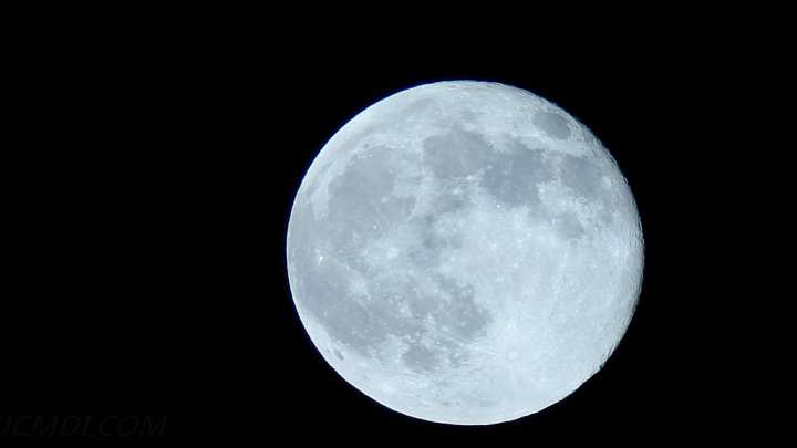 V10189 1800mm Celestron Telescope Moon Rise